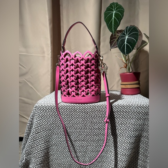 Kate Spade “Spade Flower” Cutout Dorie Bucket Bag - Pink - 2019 - NWOT - Picture 15 of 16